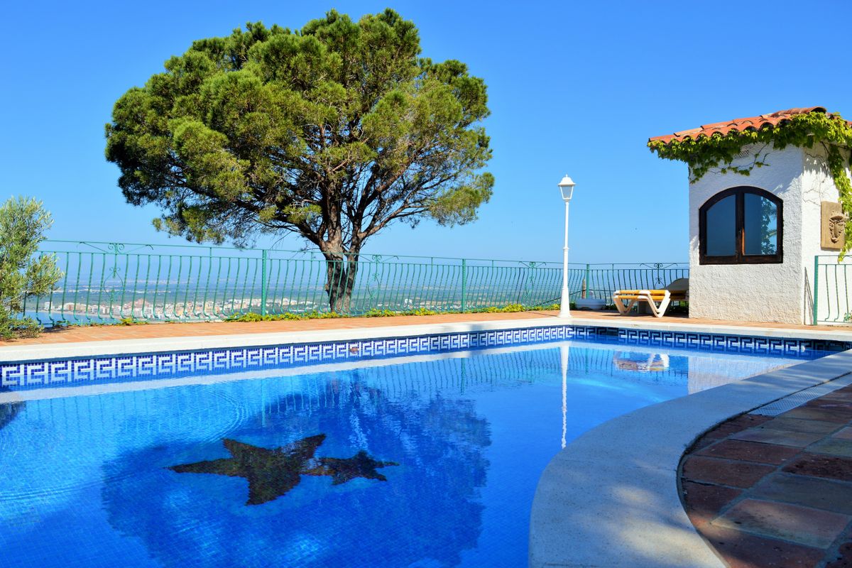 Casa com piscina e vista para o mar no Algarve